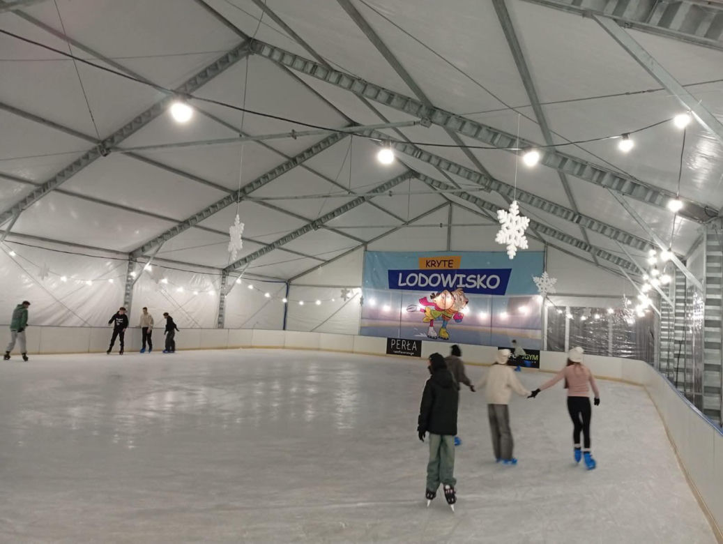 Starachowice stawiają nowe kryte lodowisko! Trwa poszukiwanie sponsora tytularnego – Bilety mogą kosztować tylko 5 zł