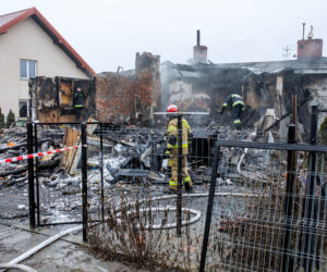 Wybuch gazu rozerwał dom w Płocku. Nie żyje staruszka