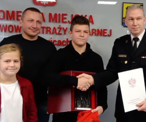 13-latek sam ugasił pożar i uratował swoją młodszą siostrę. Został nagrodzony