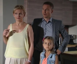 M jak miłość odc. 960. Andrzej Budzyński (Krystian Wieczorek), Marta (Dominika Ostałowska), Ania (Julia Paćko) - 2013 r.