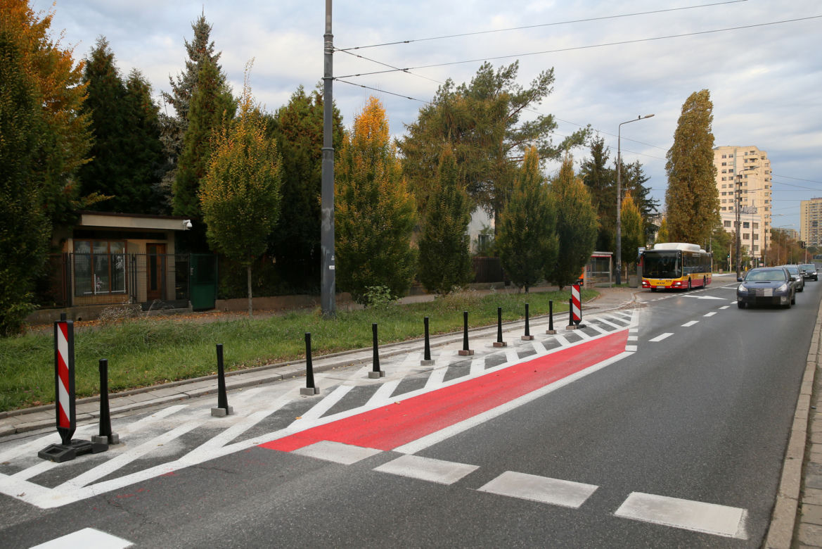 Słupki pod domem Kaczyńskiego