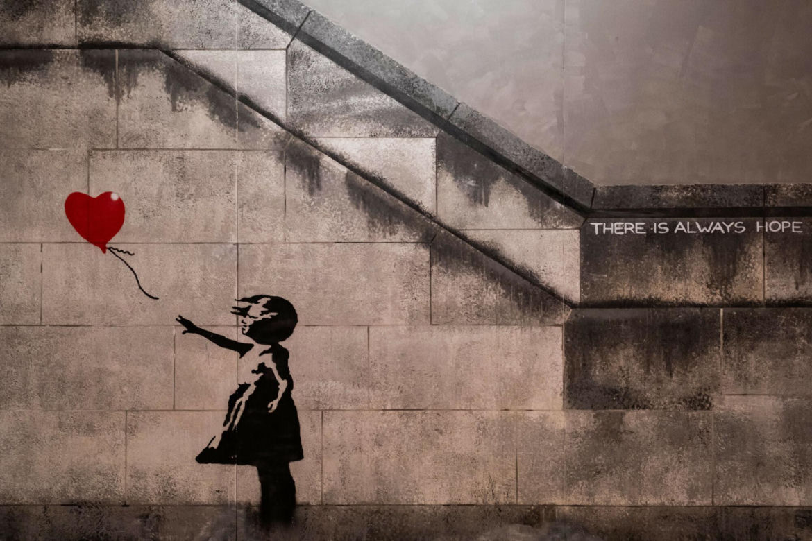 Banksy w Warszawie. Gdzie i kiedy będzie można obejrzeć prace najbardziej tajemniczego artysty? 