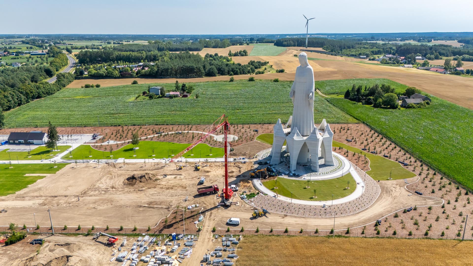 Budowa pomnika Matki Boskiej w Konotopiu