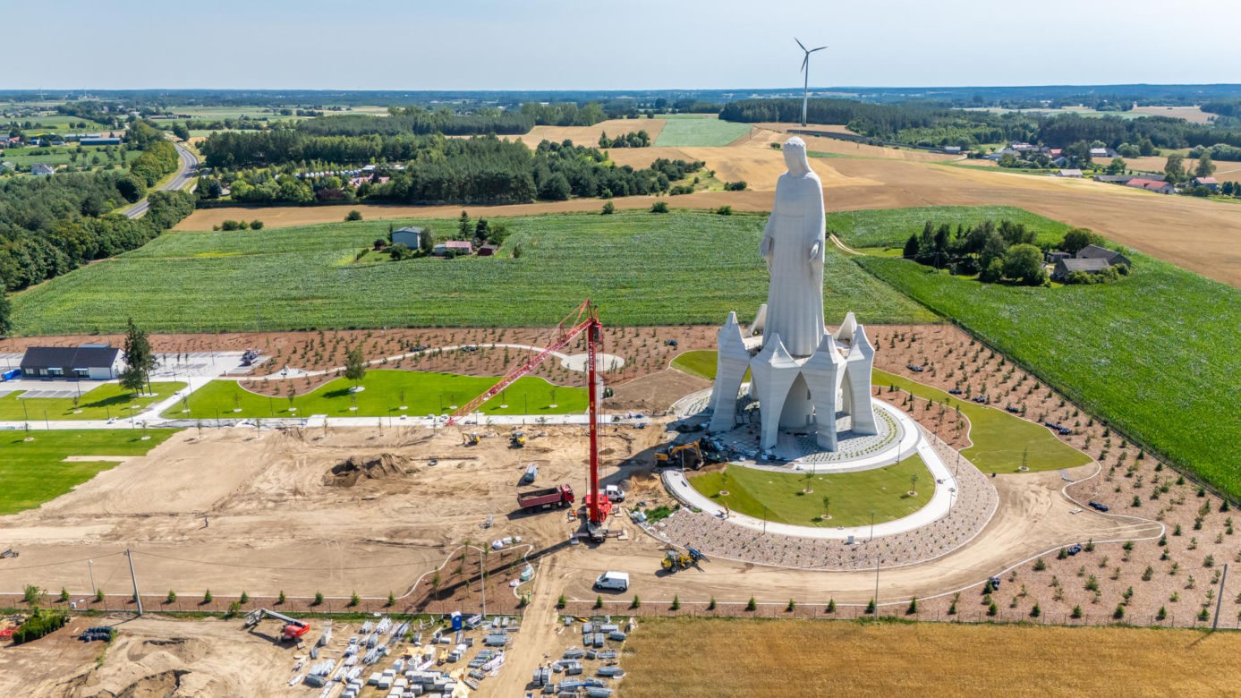 Budowa pomnika Matki Boskiej w Konotopiu