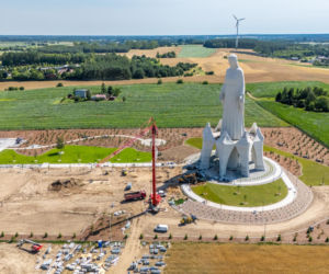 Budowa pomnika Matki Boskiej w Konotopiu