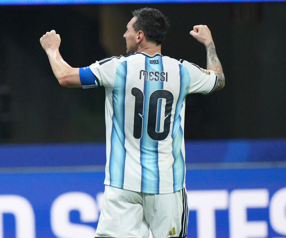 Lionel Messi w koszulce Argentyny cieszy się ze zwycięstwa. O terminarzu MŚ 2026 przeczytasz na SE Supersport.