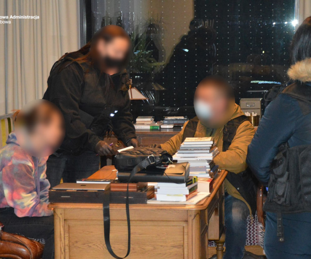 KAS rozbiła grupę organizującą nielegalny hazard. Działała w prawie 10 tys. punktach [FOTO]