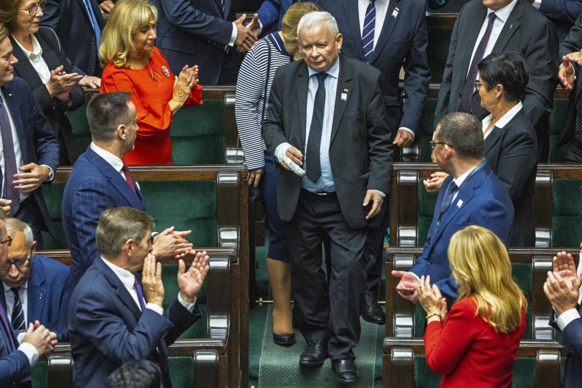 Wiercą Kaczyńskiemu za ścianą