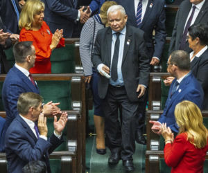 Wiercą Kaczyńskiemu za ścianą