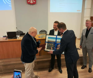Maciej Siembieda Honorowym Obywatelem Starachowic. Wielki powrót mistrza na ulicę Skalistą