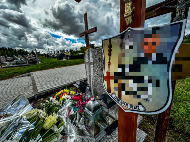 Adam stanął w obronie ukochanej, skatowali go na śmierć. Spoczął obok swoich braci