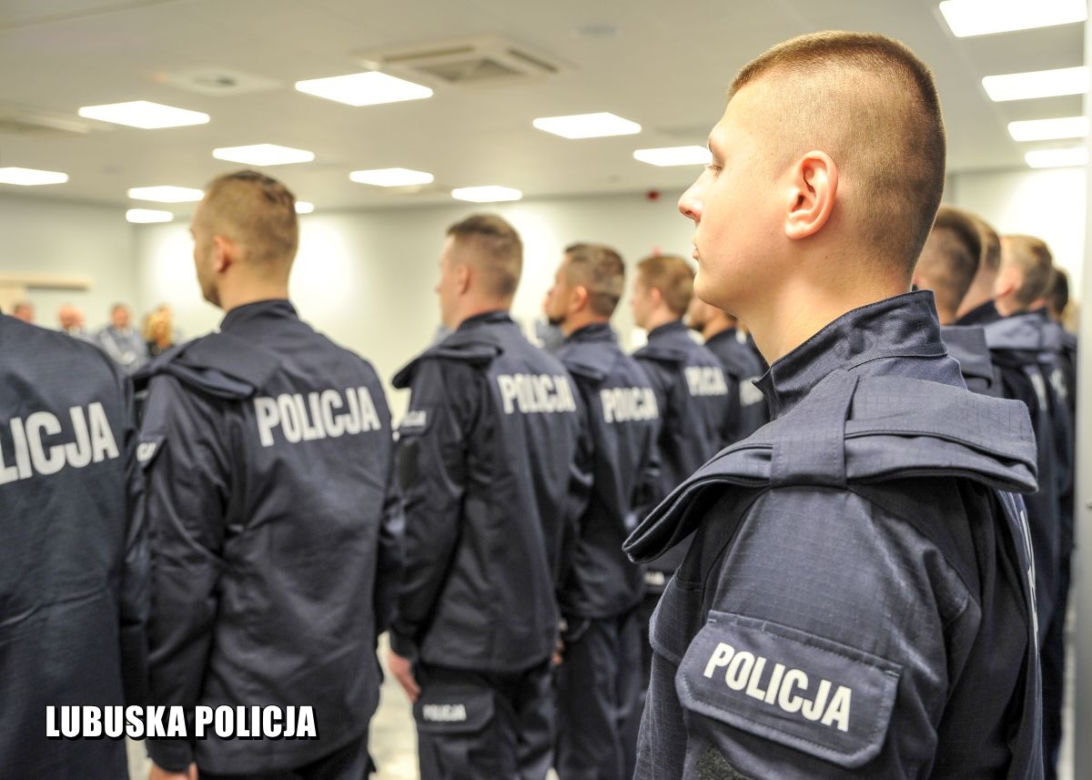 Ślubowanie nowych policjantów w Komendzie Wojewódzkiej Policji w Gorzowie Wlkp.