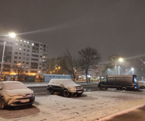 Atak zimy w Warszawie. Śnieżyca sparaliżowała drogi w stolicy