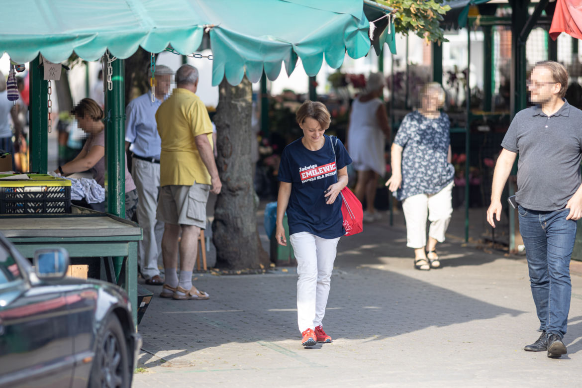 Jadwiga Emilewicz pojechała rowerem na bazarek