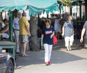 Jadwiga Emilewicz pojechała rowerem na bazarek