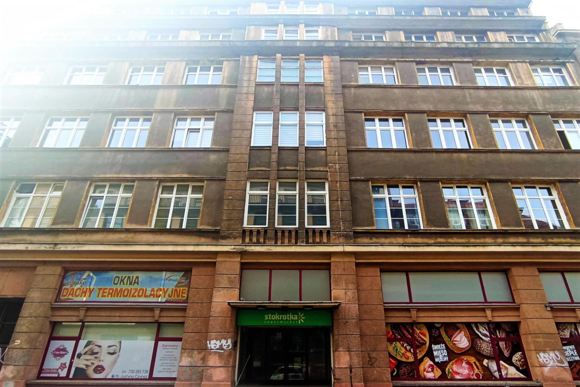 "Odzieżowiec" wystawiony na sprzedaż