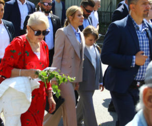 Nawrocki na procesji z rodziną