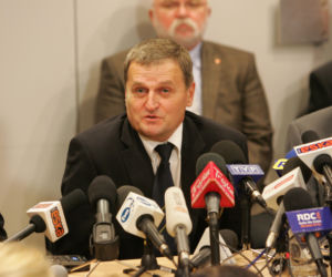 Lądowanie kapitana Wrony na Okęciu bez wysuniętego podwozia śledził w 2011 cały kraj