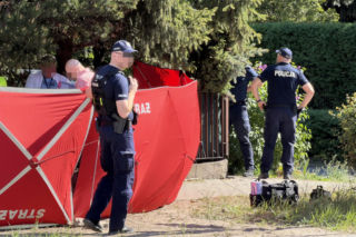 Na środku ulicy rozłożyli parawan. Nie żyje mężczyzna