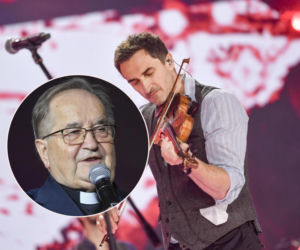 Zakopower z Sebastianem Karpielem-Bułecką na czele wystąpi u Tadeusza Rydzyka! Po ile bilety?