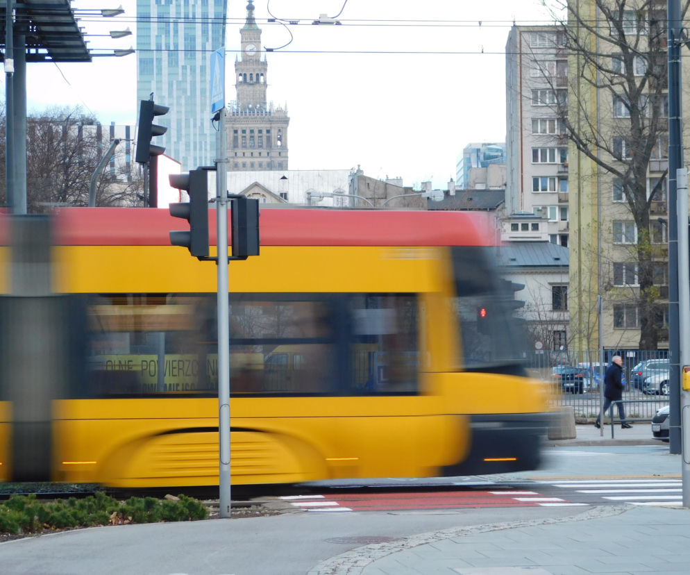 Boże Narodzenie. Komunikacja miejska w Warszawie 24.12.2021. Jak pojada autobusy, metro i tramwaje w Wigilię?