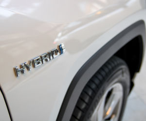 2019 Toyota RAV4 Hybrid - piąta generacja SUV-a