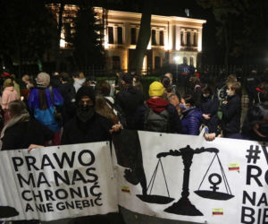 #PiekłoKobiet: Spontaniczny Stajk przed Trybunałem Konstutucyjnym w Warszawie