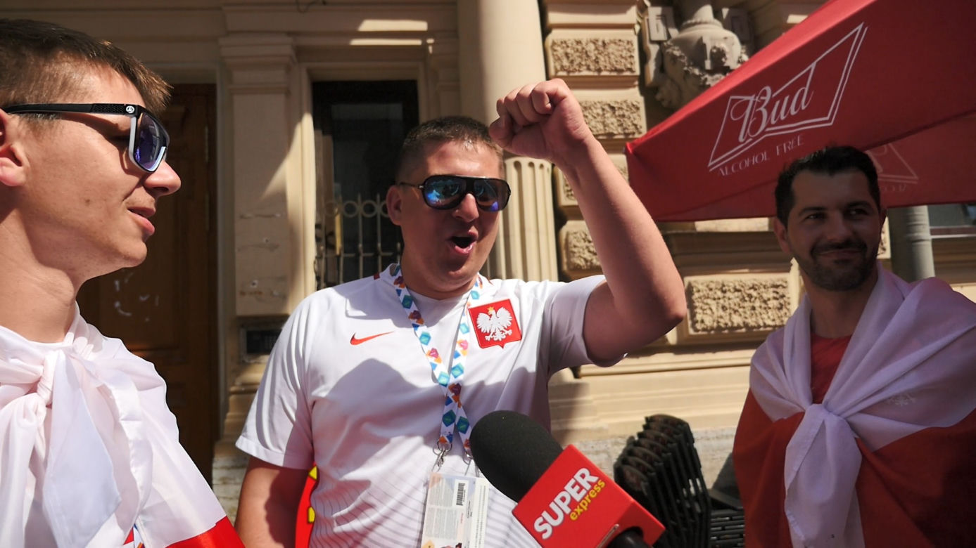 Piękny doping kibiców przed meczem ze Szwecją