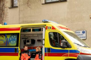 Na sygnale, odcinek 829: Chory rolnik uznaje lekarza za zmorę i próbuje uciec ratownikom na traktorze