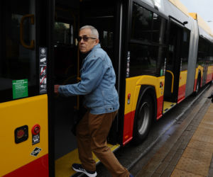 Ścisk w autobusach od września. Na tych liniach będą cięcia