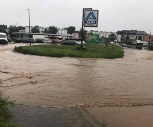 Potężne burze przeszły nad województwem śląskim. Zalane ulice, połamane drzewa i opóźnione pociągi [ZDJĘCIA]
