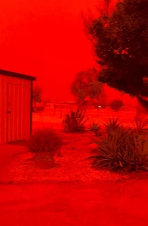 Czerwone niebo nad Australią