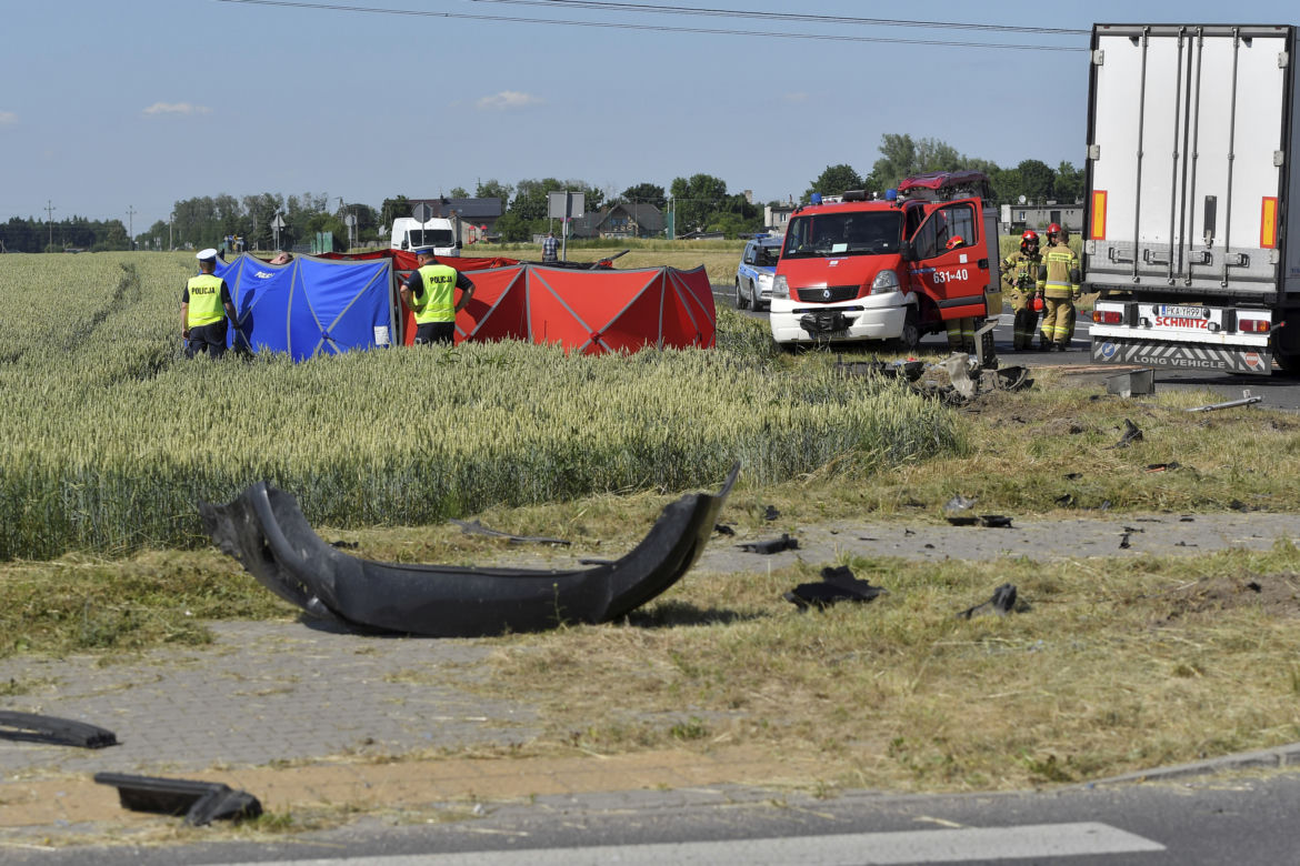 Znak "stop" stanął na skrzyżowaniu śmierci. Minął rok od potwornej tragedii w Elżbietowie