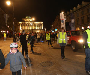 Nightskating. Warszawiacy przejechali stolicę na rolkach [Zdjęcia]