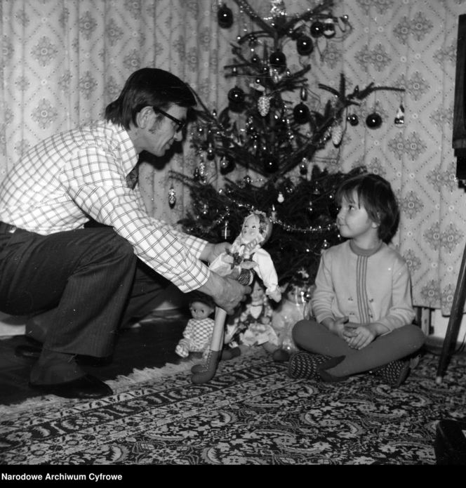 Tak ubierano choinki w PRL-u. Te archiwalne zdjęcia to prawdziwe perełki!