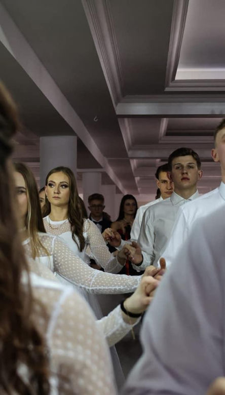 Studniówka 2024 w Opatowie. Cudowny walc uczniów Zespołu Szkół numer 1