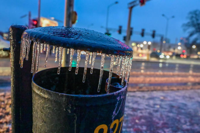 Gołoledź paraliżuje Polskę