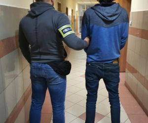 Mieszkali w Renault Lagunie i kradli na potęgę. Gruzini w rękach policji. Podczas zatrzymania nie mieli nawet butów