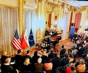 Wzruszający opłatek w polskim konsulacie. Piękna muzyka, nutka historii i życzenia... dla narzeczonych