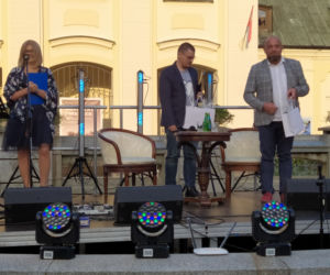 Spotkanie autorskie Artura Ziontka i koncert siedleckich artystów przy fontannie 18.08.2021