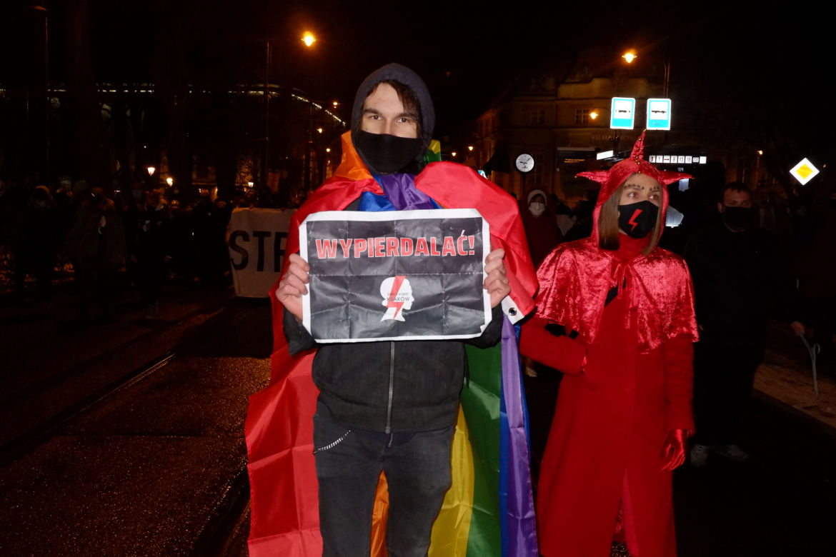 Tysiące osób protestowało w Krakowie po publikacji uzasadnienia wyroku w sprawie aborcji