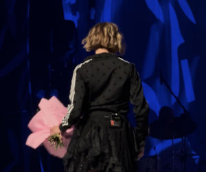 Michał Bajor na koncercie Anny Wyszkoni. Wskoczył do niej na scenę