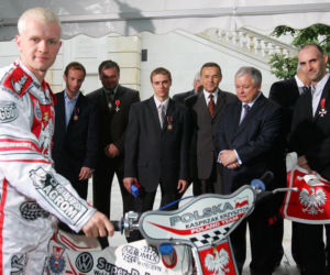 Lech Kaczyński i Jarosław Kaczyński na sportowych zdjęciach