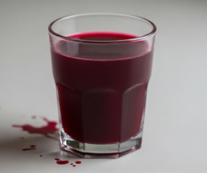 Rosyjski sąd skazał aktywistkę za sok z buraków. Co naprawdę wydarzyło się w Warszawie?