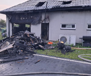 Ładowarka doprowadziła do pożaru? Akcja strażaków z Jędrzejowa