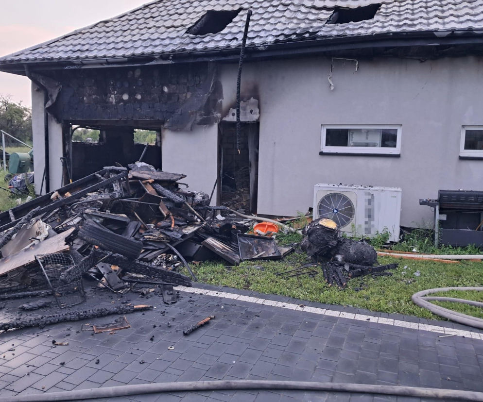 Ładowarka doprowadziła do pożaru? Akcja strażaków z Jędrzejowa
