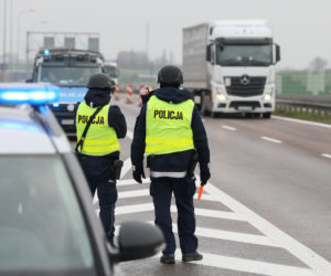 Policja sprawdza pojazdy na S8