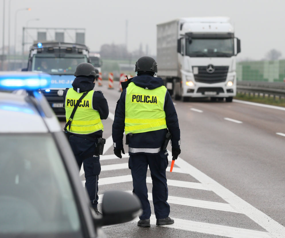 Policja sprawdza pojazdy na S8