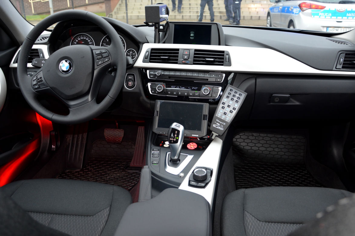 Nieoznakowany radiowóz BMW 330i xDrive