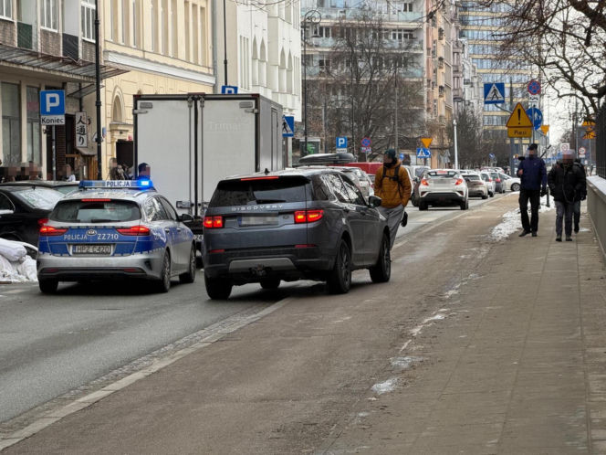 Przewiózł go na masce, to mu wybił szybę. Awantura w centrum Warszawy. "Poniosły emocje. Obaj byliśmy winni"